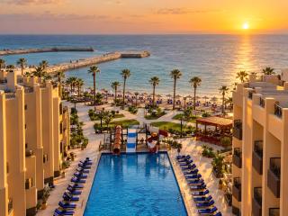 Juliana Sea View 1BR - Sandy Beach, Aqua & Pool - 0