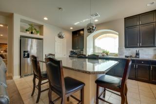 Multi-Level Group Haven! 9 Mi to Allegiant Stadium - 9