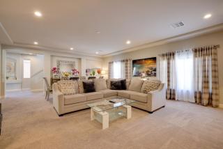 Multi-Level Group Haven! 9 Mi to Allegiant Stadium - 3
