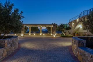 Villa Of the Hill with Heated Pool, BBQ & Kids Playground - 8