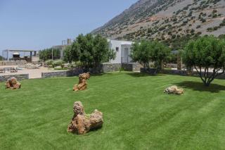 Villa Of the Hill with Heated Pool, BBQ & Kids Playground - 9
