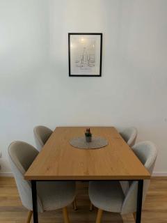 Modern & Cozy Apartment - 2