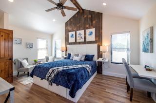 Couples Glamping Cabin for a Romantic Escape near Magnolia - 7
