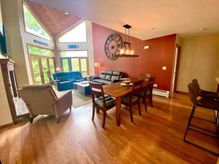 Fabulous Cabin in the White Mountains for Group Getaways - 5