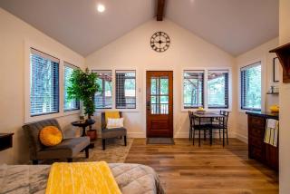 Beautiful Treehouse Glamping Site, Near Magnolia, Texas - 6