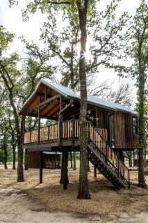 Charming Treehouse for Glamping Trips near Magnolia, Texas - 0