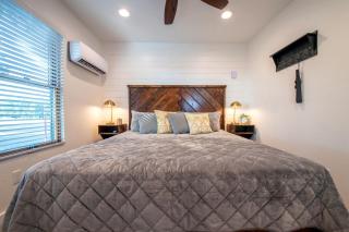 Waco, Texas Cabin for a Romantic Outdoor Glamping Adventure - 7
