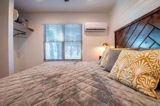 Waco, Texas Cabin for a Romantic Outdoor Glamping Adventure - 3