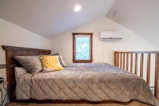 Waco, Texas Cabin for a Romantic Outdoor Glamping Adventure - 1