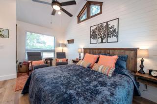 Elm Mott Tree House for Glamping near Magnolia, Texas - 7
