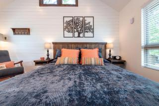 Elm Mott Tree House for Glamping near Magnolia, Texas - 1