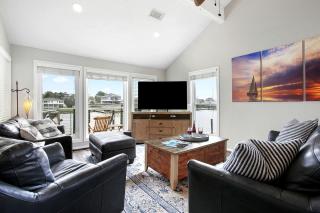 Fabulous Waterfront Home with Private Boat Ramp and Gorgeous Bay Views in League City, Texas - 6