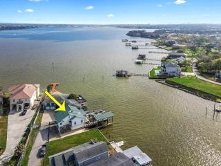 Fabulous Waterfront Home with Private Boat Ramp and Gorgeous Bay Views in League City, Texas - 4