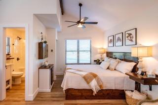 Outdoor Adventure in a Charming Cabin near Elm Mott, Texas - 7