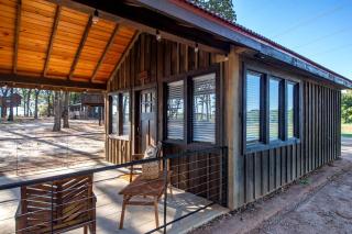 Outdoor Adventure in a Charming Cabin near Elm Mott, Texas - 4
