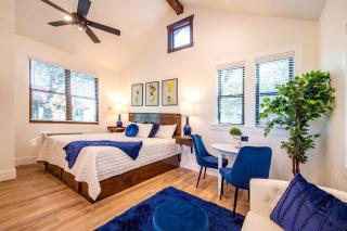 Tree House for Two, Ideal for a Glamping Getaway near Baylor, Texas - 8