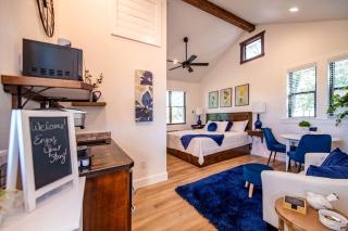 Tree House for Two, Ideal for a Glamping Getaway near Baylor, Texas - 1