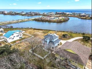 Beautiful Modern Vacation Rental with Blissful Bay Views for a Relaxing Escape in League City, Texas - 0
