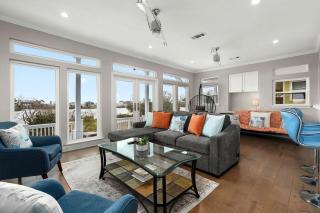 Beautiful Modern Vacation Rental with Blissful Bay Views for a Relaxing Escape in League City, Texas - 5
