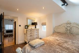 Rooftop One-Bedroom Apartment Near East Midlands Airport - 6