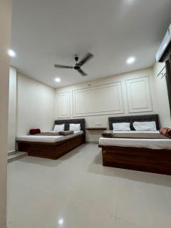 Hotel The Maa Palace 1 KM From Shri Mahakaleshwar Jyotirlinga Temple - 2