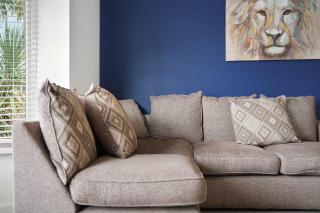 Chic 4BR Contractor Stay for 7 with WiFi by Stay With Us - 5