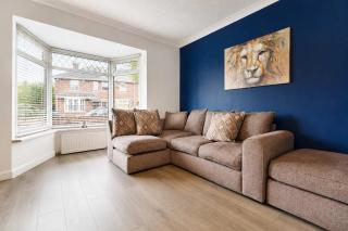 Chic 4BR Contractor Stay for 7 with WiFi by Stay With Us - 3