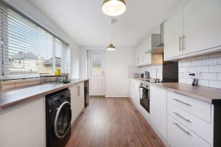 Chic 4BR Contractor Stay for 7 with WiFi by Stay With Us - 1