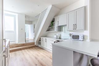 Spacious 3BD house - fast Wi-Fi - smart tv - 0