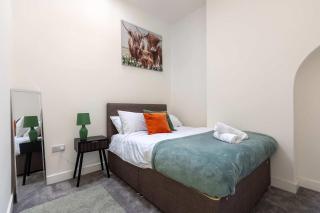 Spacious 3BD house - fast Wi-Fi - smart tv - 1