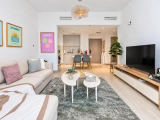F1 Yas 1BR Near Parks and Canal Walk - 2