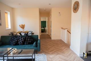 'Nomadic Nest' - Spacious 2BR Coach House, Free Parking, Balcony - 0