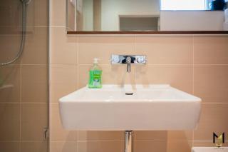 'Nomadic Nest' - Spacious 2BR Coach House, Free Parking, Balcony - 5