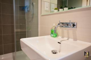 'Nomadic Nest' - Spacious 2BR Coach House, Free Parking, Balcony - 4