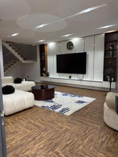 Modern 4BR & Penthouse duplex for Short-let - 6