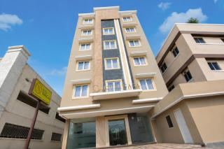 Townhouse Oak Hotel Niaga Surabaya - 3