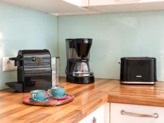 Spacious 2BR Apartment for 6 near City Center Metro U2 - 6