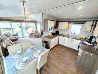 Alberta Holiday Park - Cambridge Villa sleeps 6! - 7