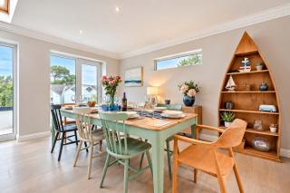 High Tides Elegant & Modern 5-Bedroom Villa with Hot Tub in Sandbanks - 4