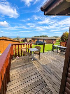 3-Bed Ocean View Lodge - Parking & Terrace - 9