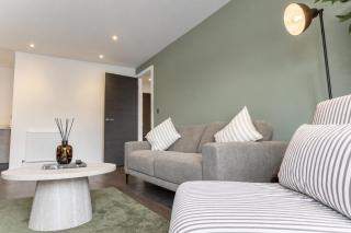 Modern York Apartment - Free Parking - Sleeps 7 - 6