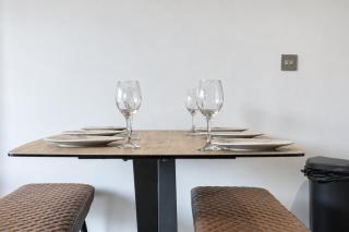 Modern York Apartment - Free Parking - Sleeps 7 - 1
