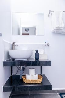 Modern & Cozy 1 Bedroom Retreat in Tatu City - 2