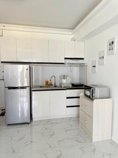 Elegant 1BR in Avida Towers with Netflix & Pool - 4