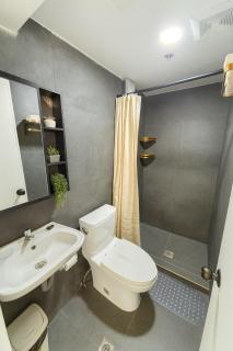 Elegant 1BR in Avida Towers with Netflix & Pool - 2
