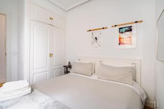 Bright Central Madrid Flat - 8