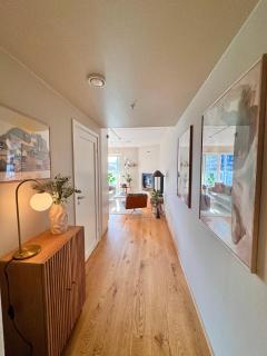 Spacious apartment in Tromsø with fireplace, balcony and mountain views - 1