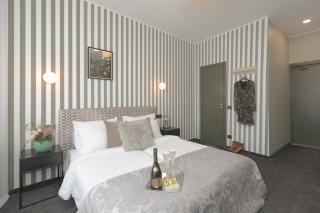 Happy Inn Rooms & Suites - 7
