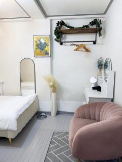 Chillpop stay I Hongdae Sinchon I 1F I 4ppl I Private 2BR, 3 Bed - 7