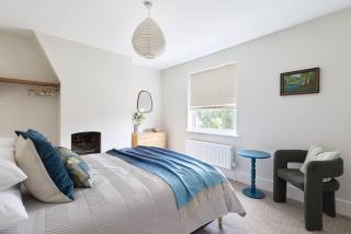 Beautifully refurbished 2-bed home with parking - 4